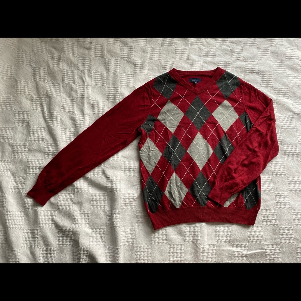 Red and gray argyle lightweight sweater